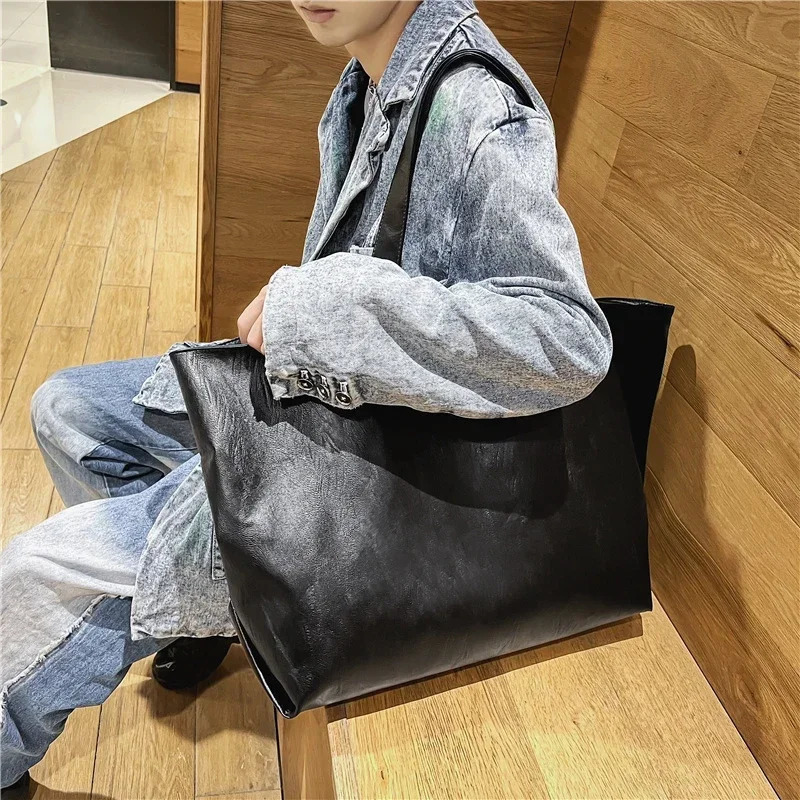 2024 Black Handbag Lightweight and Large Capacity Soft Leather Shoulder Bag Unisex Simple and Fashionable Crossbody Bag 250305