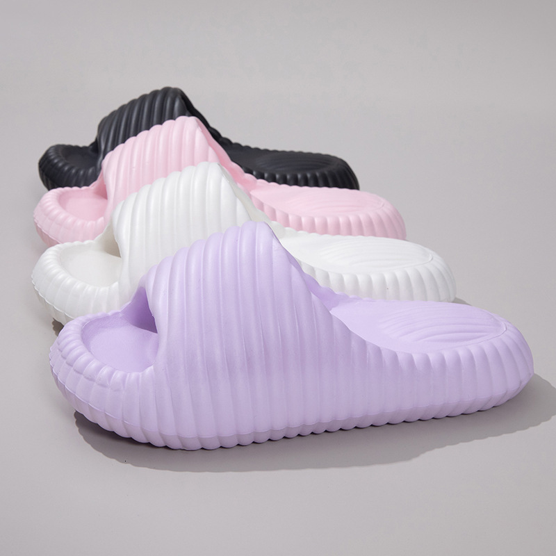 Men's straight drag 2025 new style, couple's soft thick bottom, summer outdoor air cushion, anti slip designer sandals