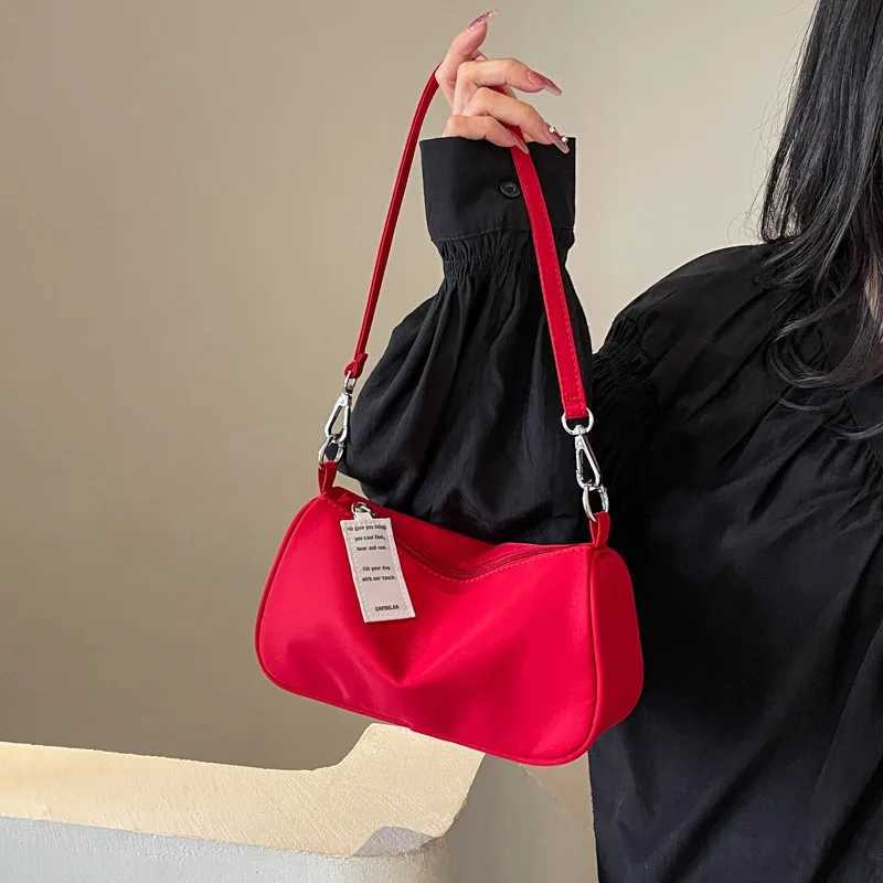 Red Nylon Fabric Crossbody Bag New Womens Zipper Closure Eye Catching Shoulder Bags Simple Versatile Ladies Commuting Handbag Z250303