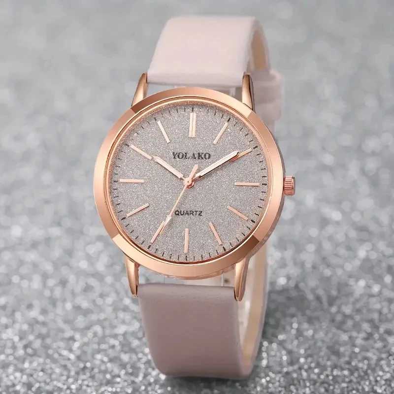 New Simple Womens Luxury Design Leather Womens Quartz Watch Womens Small Round Dial ClockXJ250304