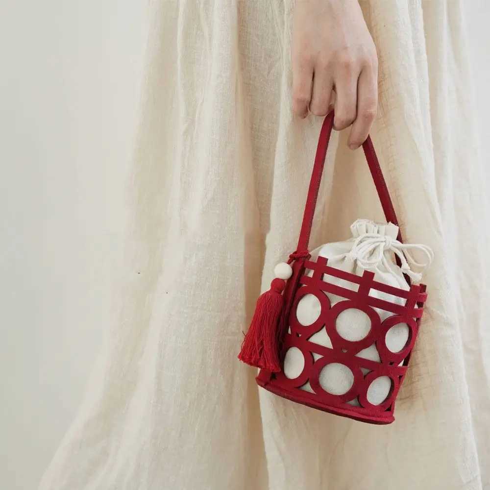 Hollow Chinese Style Red Organizer Handbag Bridal and Groom Felt Gift Handbag Wedding Gift Packaging Bag Candy Bag Z250303