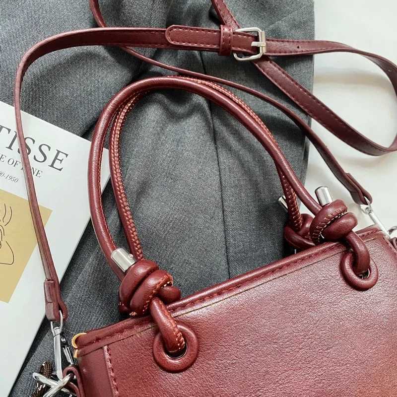 Zipper Solid Color PU Retro Shoulder Bag Trendy Versatile Hand-held Womens Niche Design Commuting Bucket Crossbody Bag Y250303