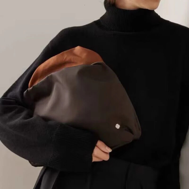 Womens Nylon Shoulder Bag Handbag and Wallet Fashionable Simple Wrinkle Cloud Lower Arm Clutch Bag 250228