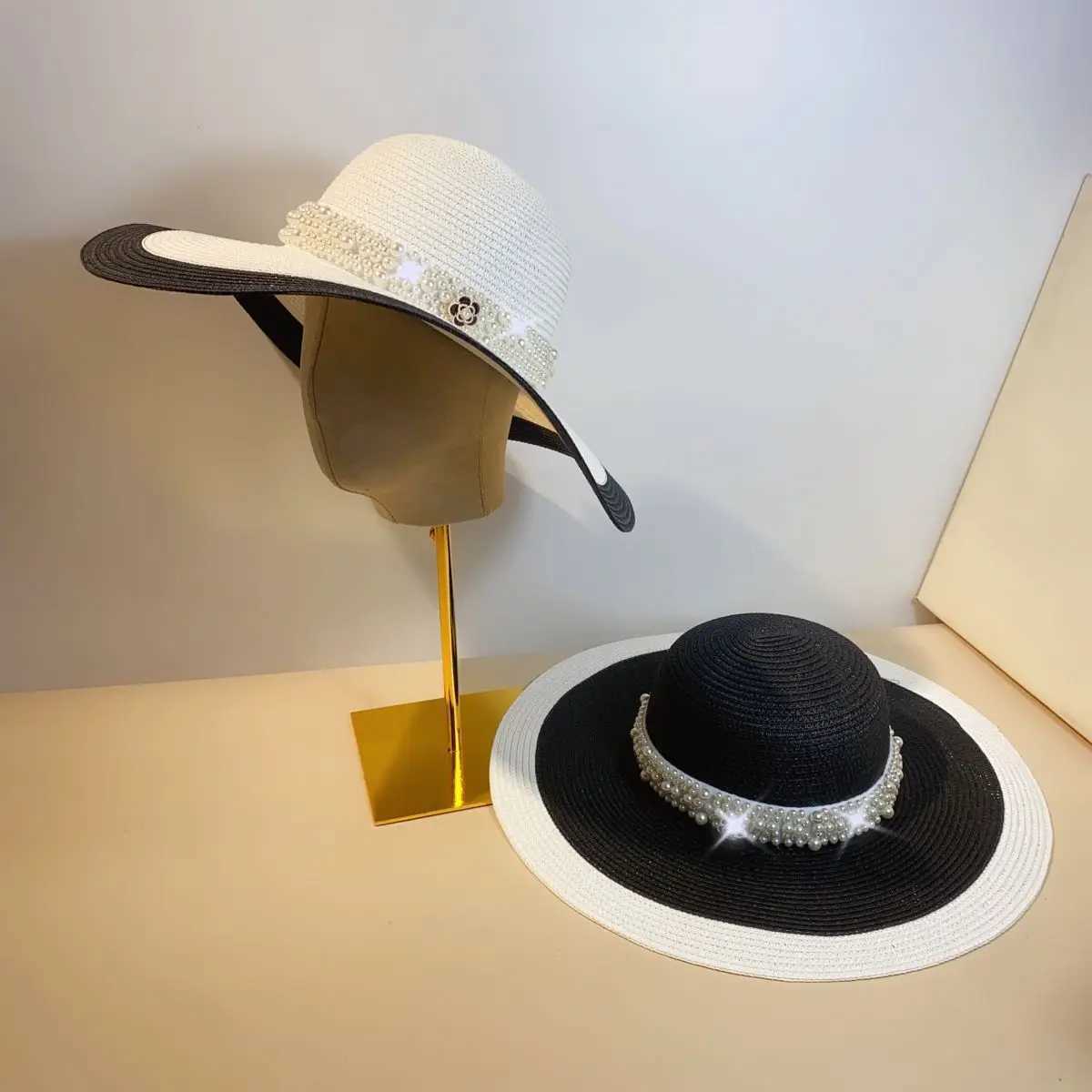 Spring and summer seaside holiday sunshade hat Small Xiangfeng Pearl color matching large brim str hat Sunshade beach hatXJ250304