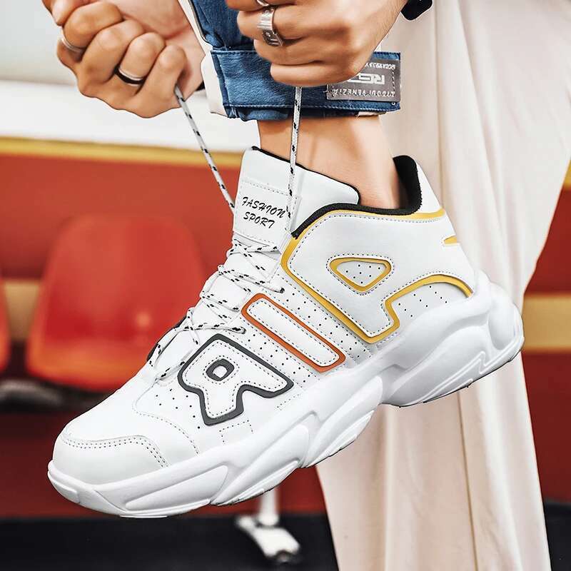 2024New Autumn and Winter New Top Leather Couple Casu al High Quality Designer Personalized Sports M en's Shoes