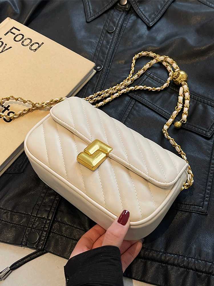 High quality exquisite lock buckle cross body bag 2024 new womens wine red texture chain bottom bag fashionable handbag Z250303