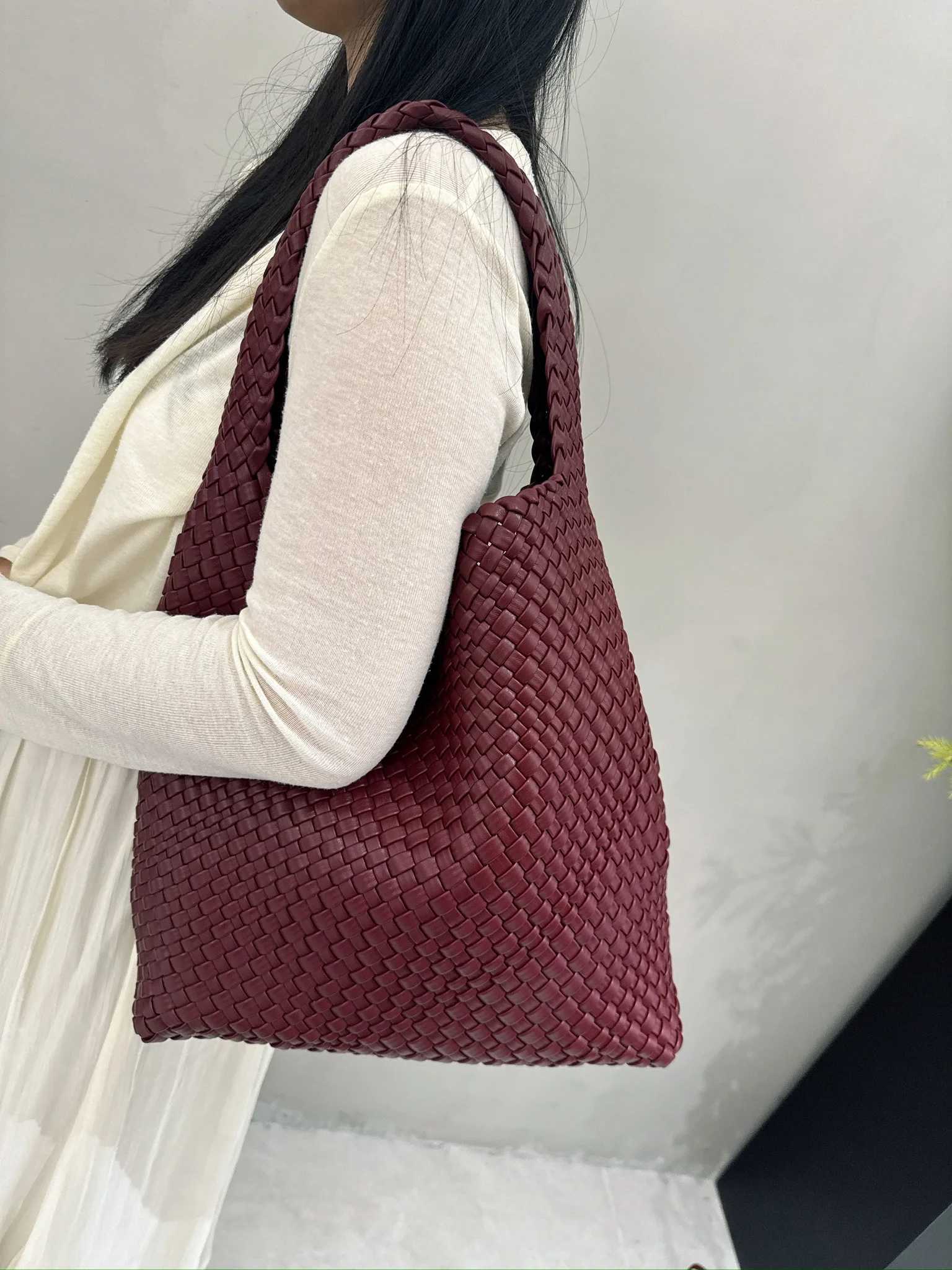 Ladies hand bag Womens fashion bags 2024 Fall and winter Explosive Models Encore red PU Hand-woven shoulder bag for women Z250303