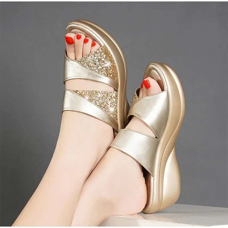 New Women 2025 Summer Slippers Ladies Glitter PU Wedges Shoes Female Casual Sgbacks Sandals Comfortable Platform Woman