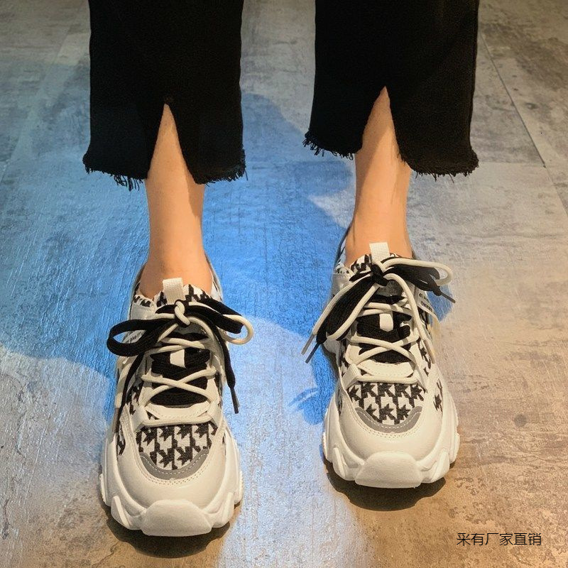 2025 New Women's Fashion Trendy Super Hot Male Designer Female Korean Version Style Versatile Elegant Lightweight Running Shoes Sports Shoes Tren