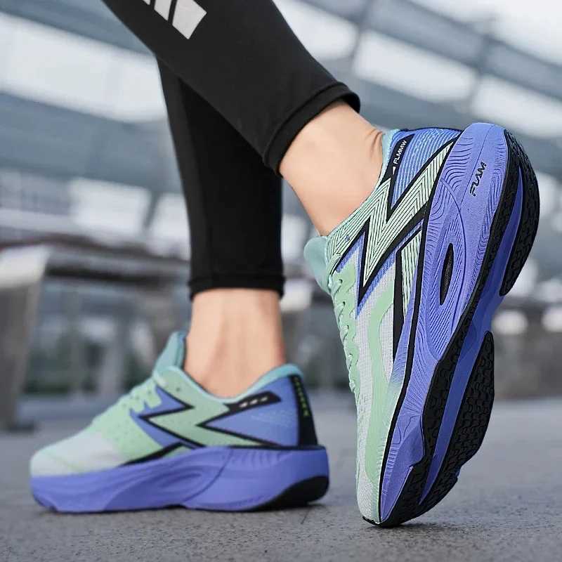 New Professional Marathon Running Shoes for Foreign Trade Carbon Plate Racing Shock-absorbing hot Sports Training Shoes36-45 Z250303
