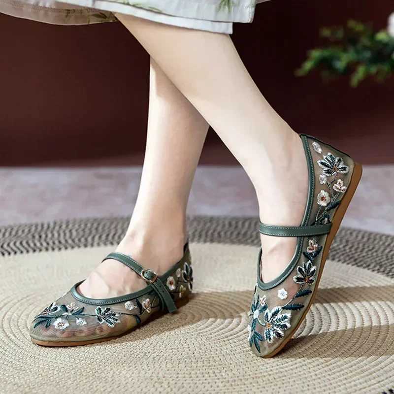 Women Handmade Embroidered Flowers Mary Jane Wen Shoes Summer Mesh Breathable Light N-slip Flats Belt Buckle Ballet Shoes Y250303