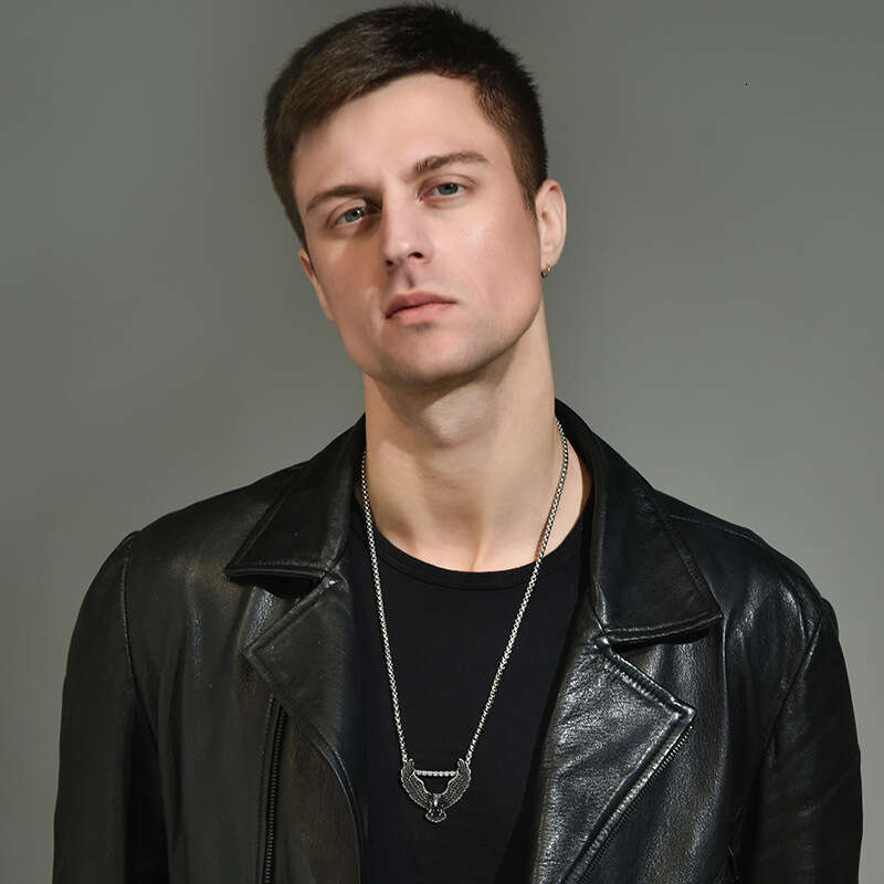 Internet celebrity Japanese Korean men's and women's titanium steel eagle necklaces, cross ornaments, personalized hip-hop sweater chains