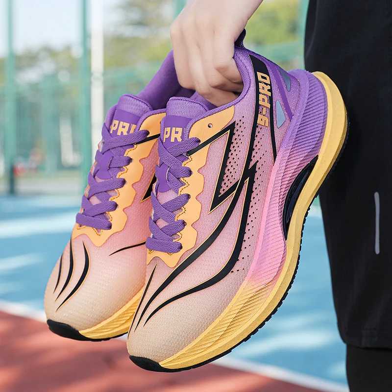 Fashion mens and womens sports running shoes casual breathable mesh surface carbon plate support wear-resistant rubber outsoleC250304
