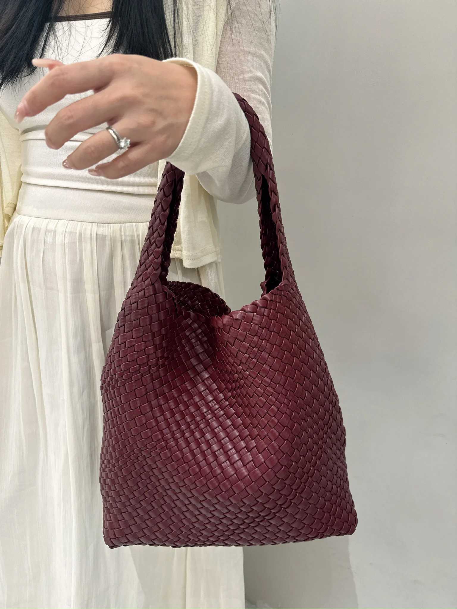 Ladies hand bag Womens fashion bags 2024 Fall and winter Explosive Models Encore red PU Hand-woven shoulder bag for women Z250303
