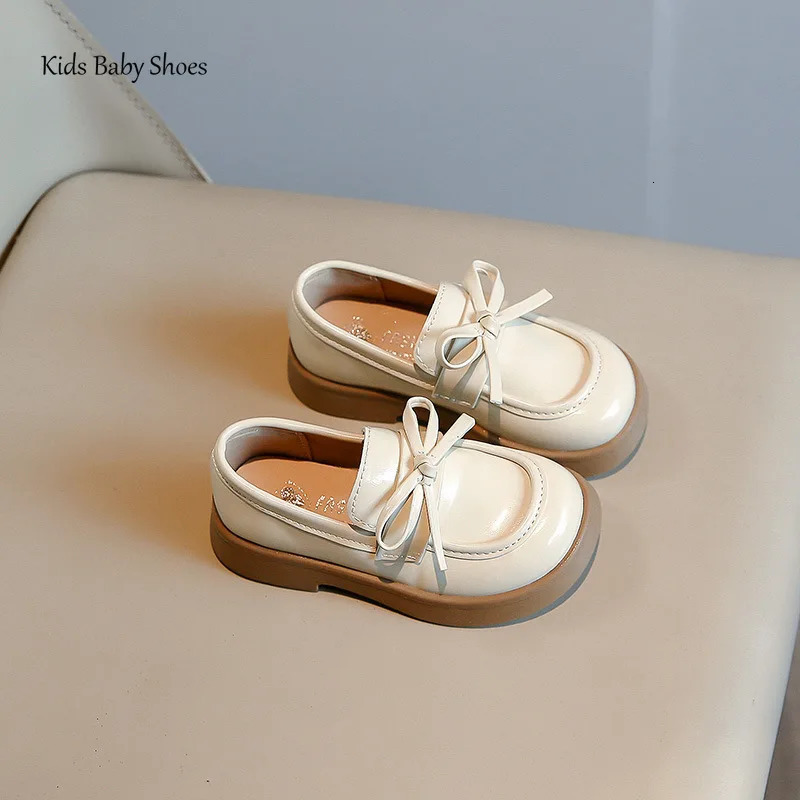 Girls Black Small PU Leather Shoes Beige SpringAutumn Style Soft Bottom Princess Bow Cushion Slide Up Apartment Size 2335 250303
