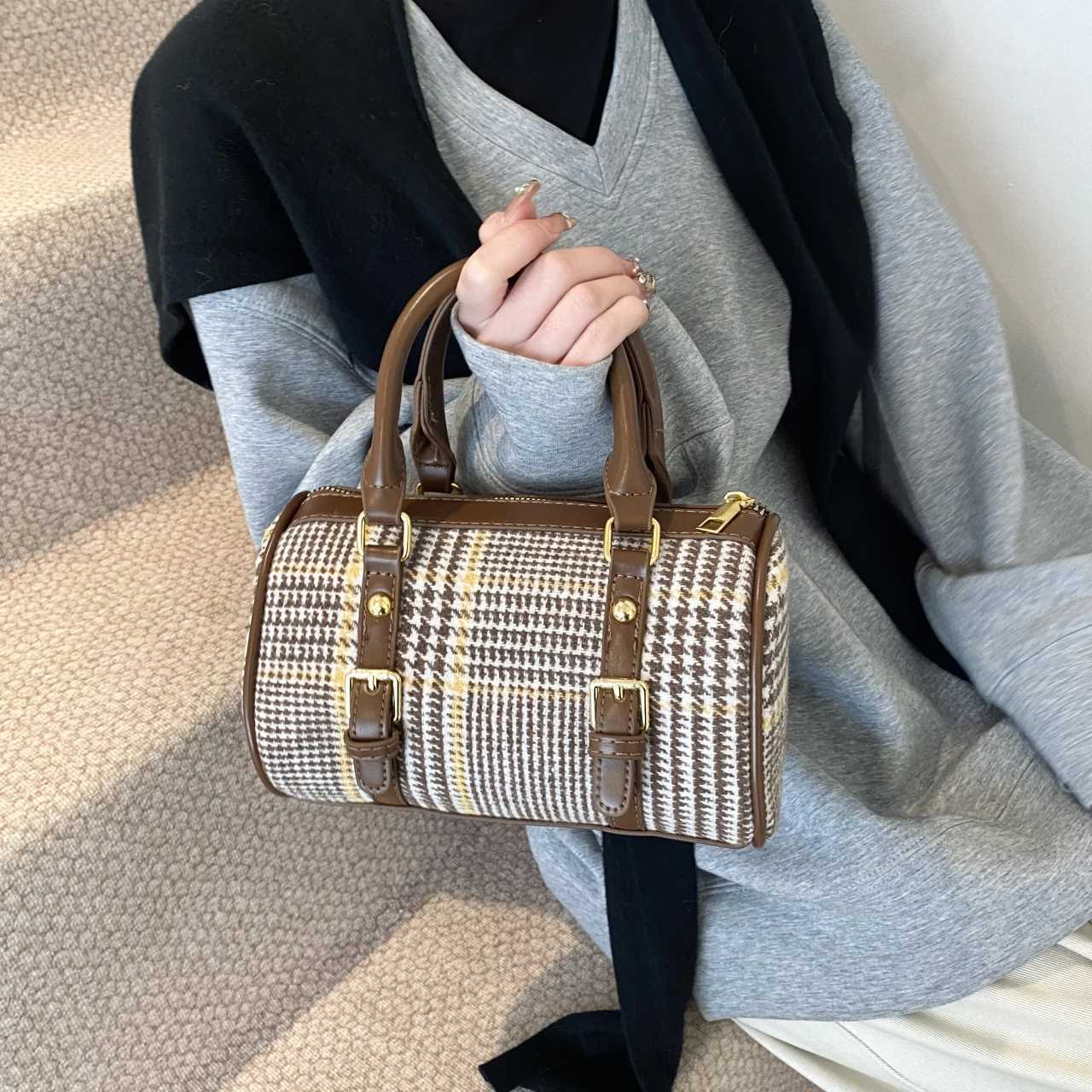 Paid Lamb Woolen Shoulder Bag for Women Winter Handbag - Fashion Crossbody Bags Fashion Small Square Satchel Black Coffee Y250303