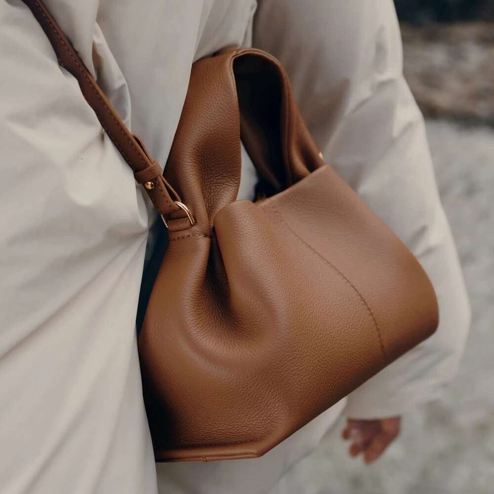 2025 New Women's Shoulder High Quality Lychee Pattern Leather Cloud Bag Designer Fashion Handbag