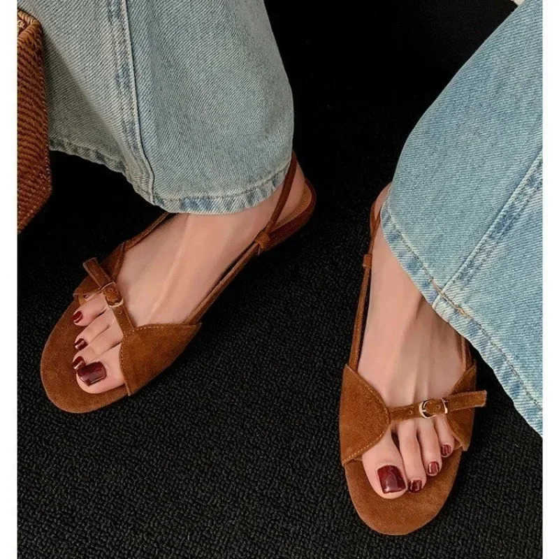 Vintage Line with Flat Sandals Design Sense Open Toe Slippers Casual Holiday Beach Shoes Light Single Shoes Luxury Sandals Z250304