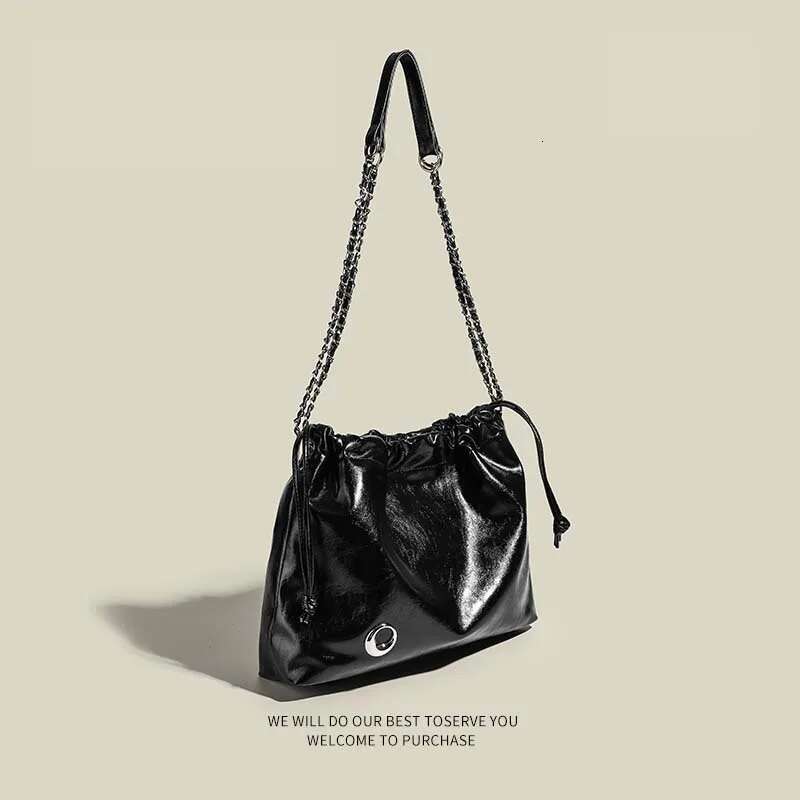 One-Shoulder Tote For Women's Large Capacity Commuting New Style Pleated Chain Niche Underarm Bag
