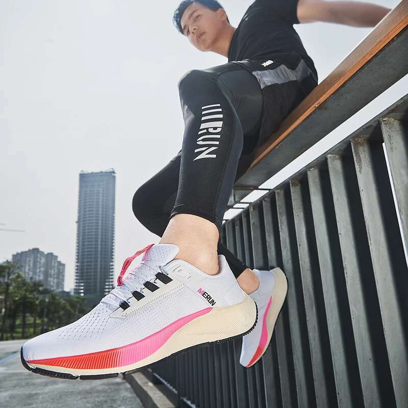 Fashionable versatile popular and comfortable sports shoes
