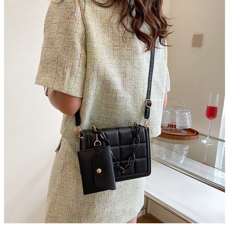 Fashionable Solid Color Shoulder Bag with Thick Chain - Casual Small Square Handbag