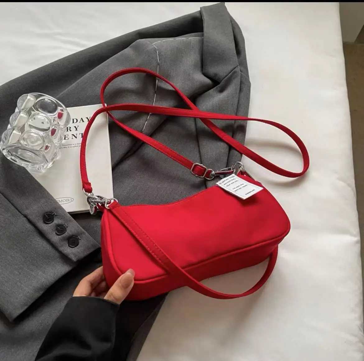 Red Nylon Fabric Crossbody Bag New Womens Zipper Closure Eye Catching Shoulder Bags Simple Versatile Ladies Commuting Handbag Z250303
