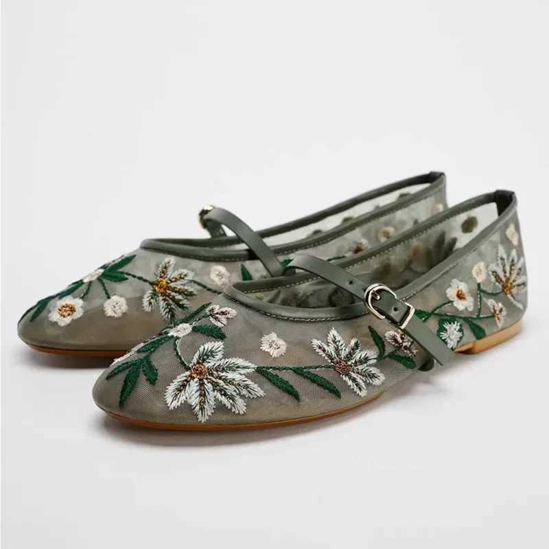 Women Handmade Embroidered Flowers Mary Jane Wen Shoes Summer Mesh Breathable Light N-slip Flats Belt Buckle Ballet Shoes Y250303