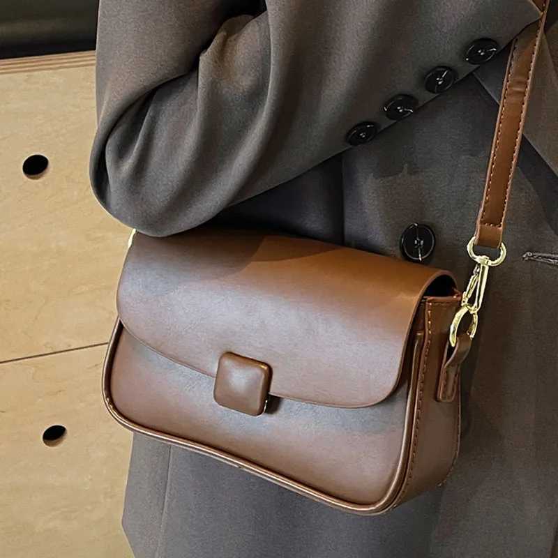 Womens Bag French Texture Chain Shoulder Bags 2024 New Spring Simple Versatile Square Crossbody Bags Chic Red Wedding Handbags Z250303