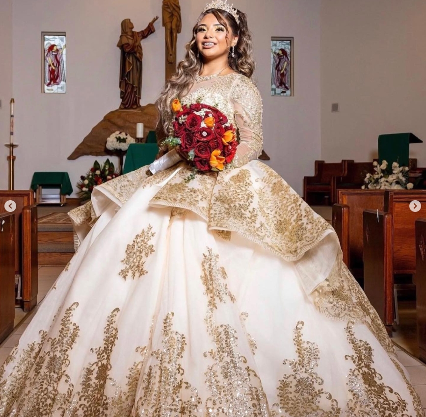 Customized Long Sleeves Quinceanera Dress Ball Gown Gold Lace Applique Pearls Beaded Ruffles Corset Shiny Sweet 16 Vestidos De XV 15 Anos