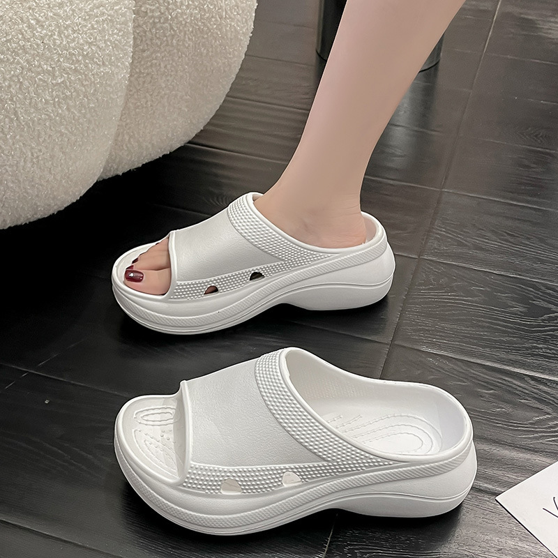 designer sandals Thick soled slippers in summer 2025, new outdoor fashion, beach and beach, feeling of stepping on poop for women
