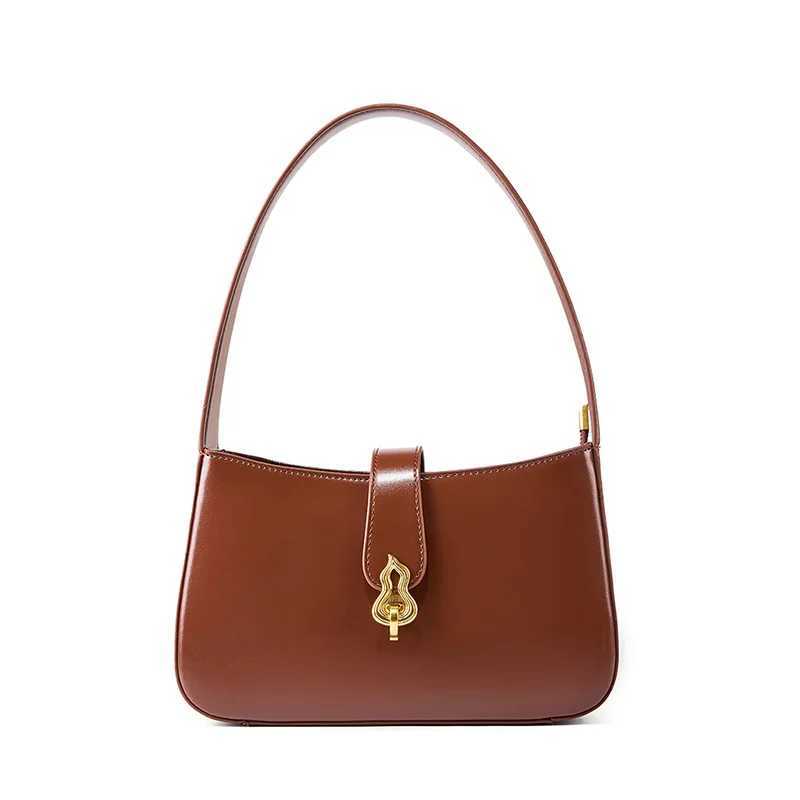 2024 New Genuine Leather Womens Underwear Bag High Quality Cowboy Shoulder Bag Womens Casual Handbag Wine Red Z250303