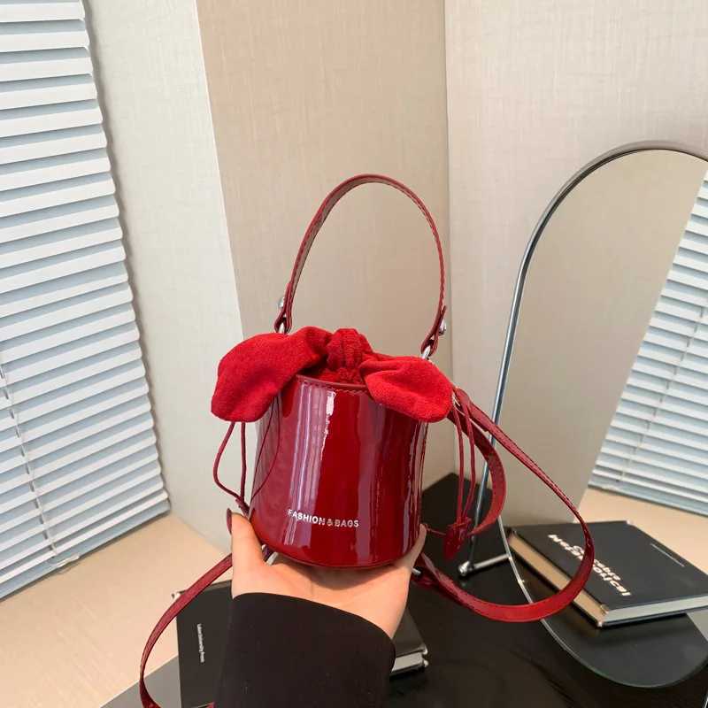 Mini Exquisite Wine Red Glossy Lacquer Surface Crossbody Bag 2024 New Bow Drawstring Underarm Bags High Street Lipstick Handbag Z250303