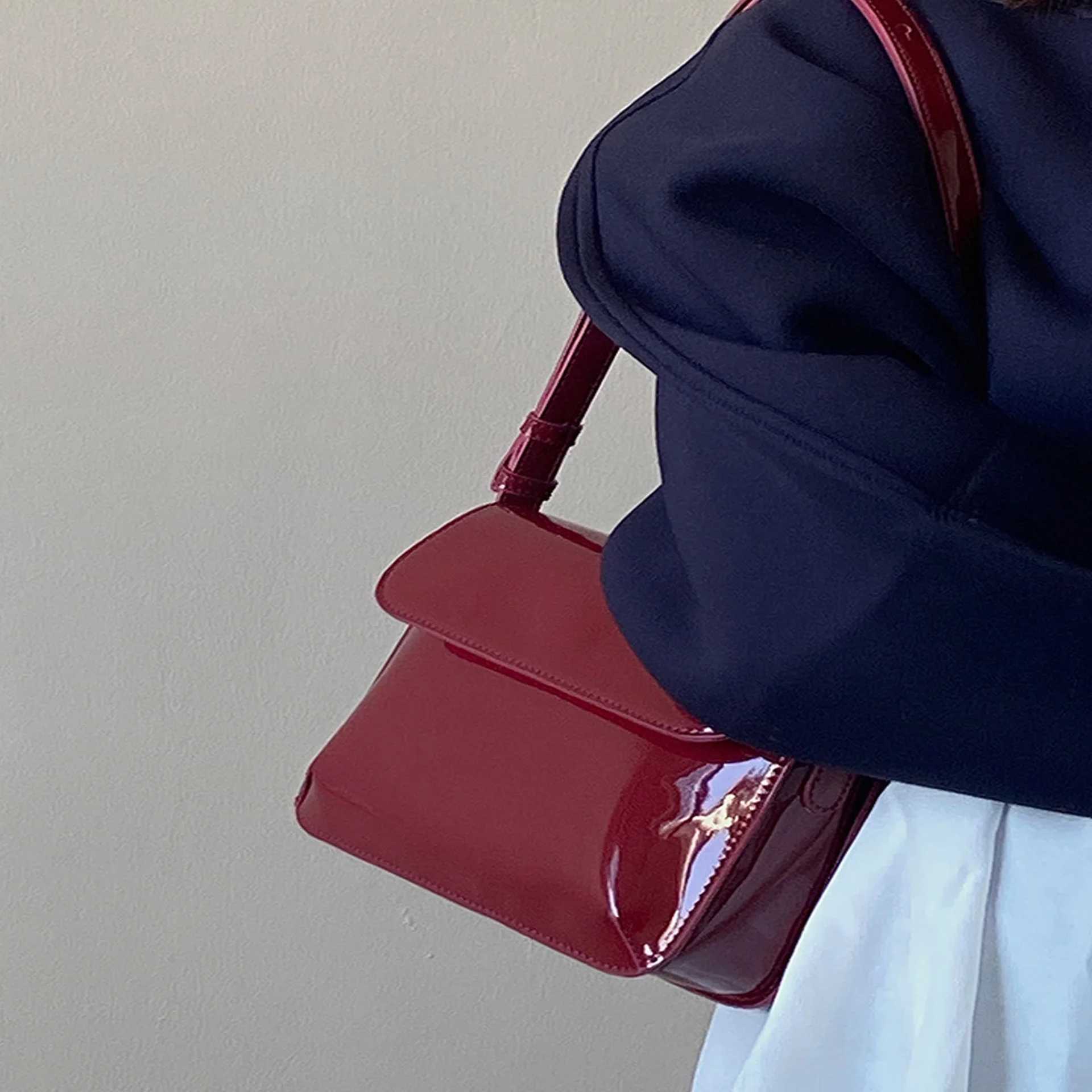 Vintage red patent leather small square bag armpit bag 2023 new fashion versatile square handbag shoulder bag crossbody bag Z250303