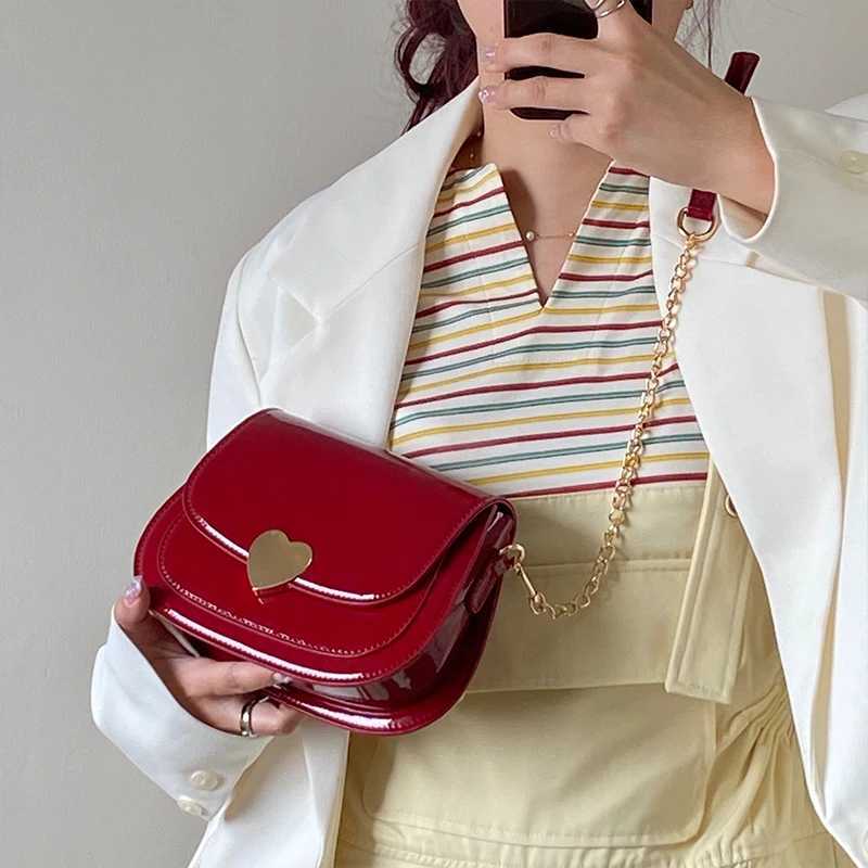 Wine Red PU Love Crossbody Bag 2023 New Ladies Lacquer Leather Shiny Magnetic Buckle Shoulder Bag Exquisite Handbag Trend Z250303