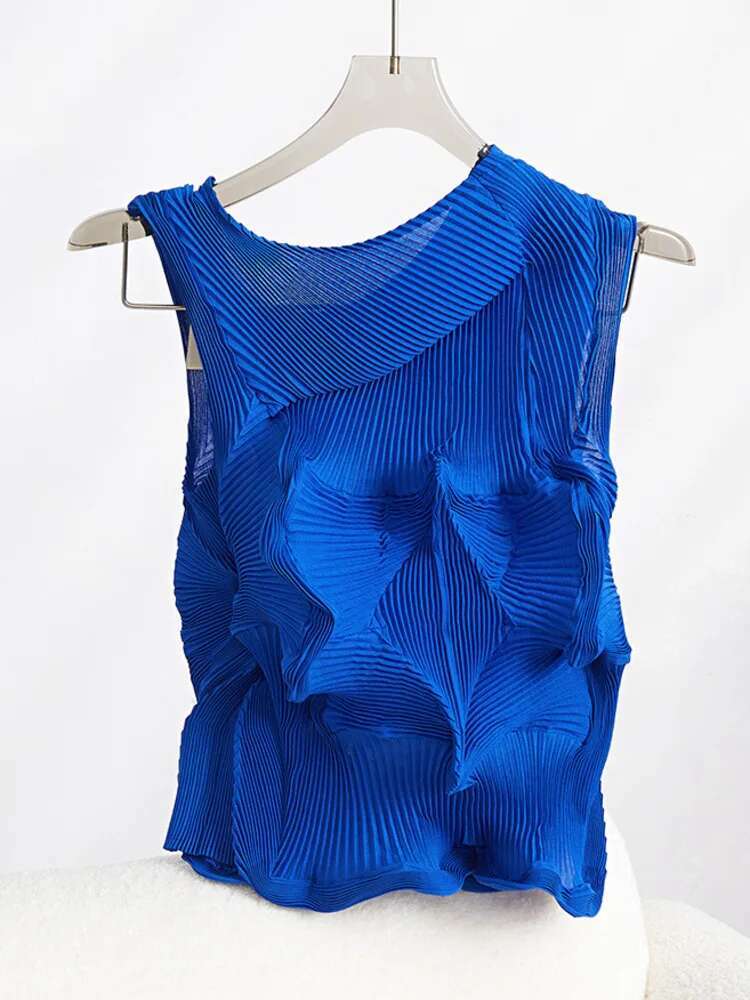 LANMREM Solid Pleated T-Shirt For Women Irregular Round Neck Sleeveless Designer New Tops Female Clothing 2025 Summer 2Ya1040