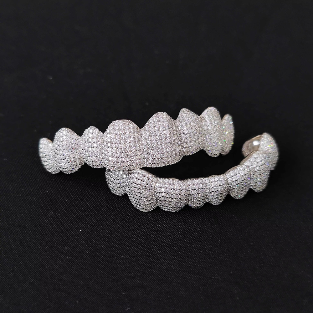 Hot Selling Custom Made Personalized Tooth Sterling VVS Moissanite Diamond Mens Iced Out Grillz Teeth Decoration