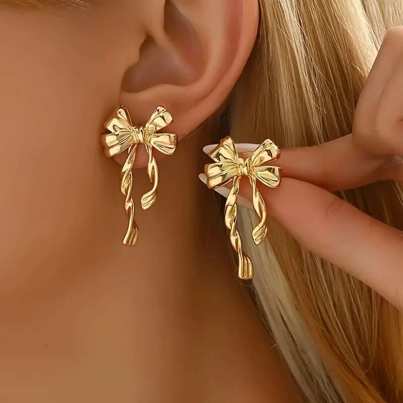 1 Pair of Fashionable and Simple Gold Bow Earrings Women, Suitable for Daily Wear