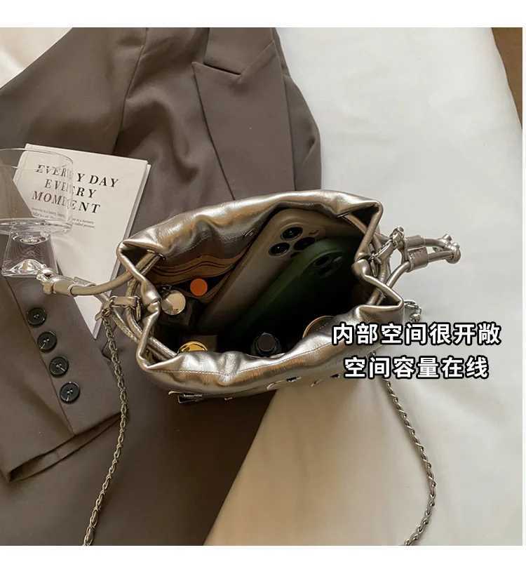 Luxury Women Brand PU Leather Pleated Crossbody Bag Retro Chain Metal Butterfly Bucket Messenger Bag Y250303