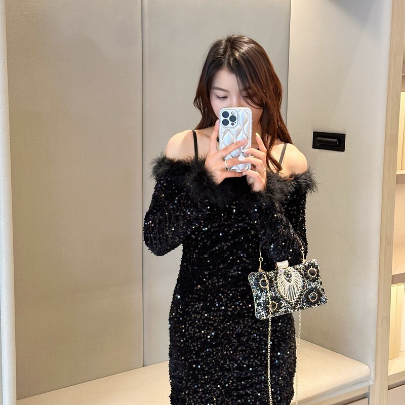 Free Shipping New Designer Bag Banquet Bag Black Inlaid Pearl Rhinestone Bag Handbag Wallet Armpit Bag Suitable For Formal Occasions