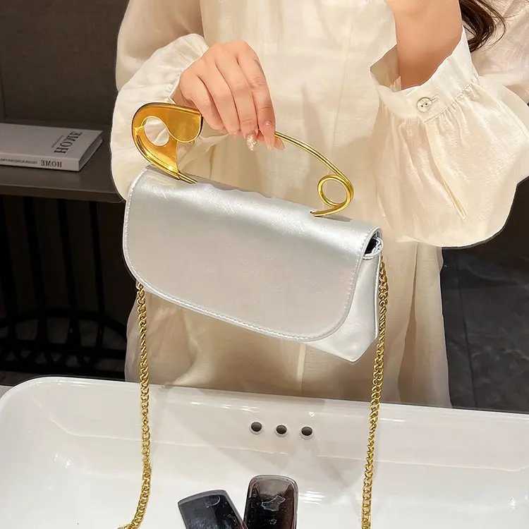Metal Pin Design women Crossbody bags PU Leather Female Purses and Handbags Chian Sling bag Ladies Clutch Bag red bag Z250303