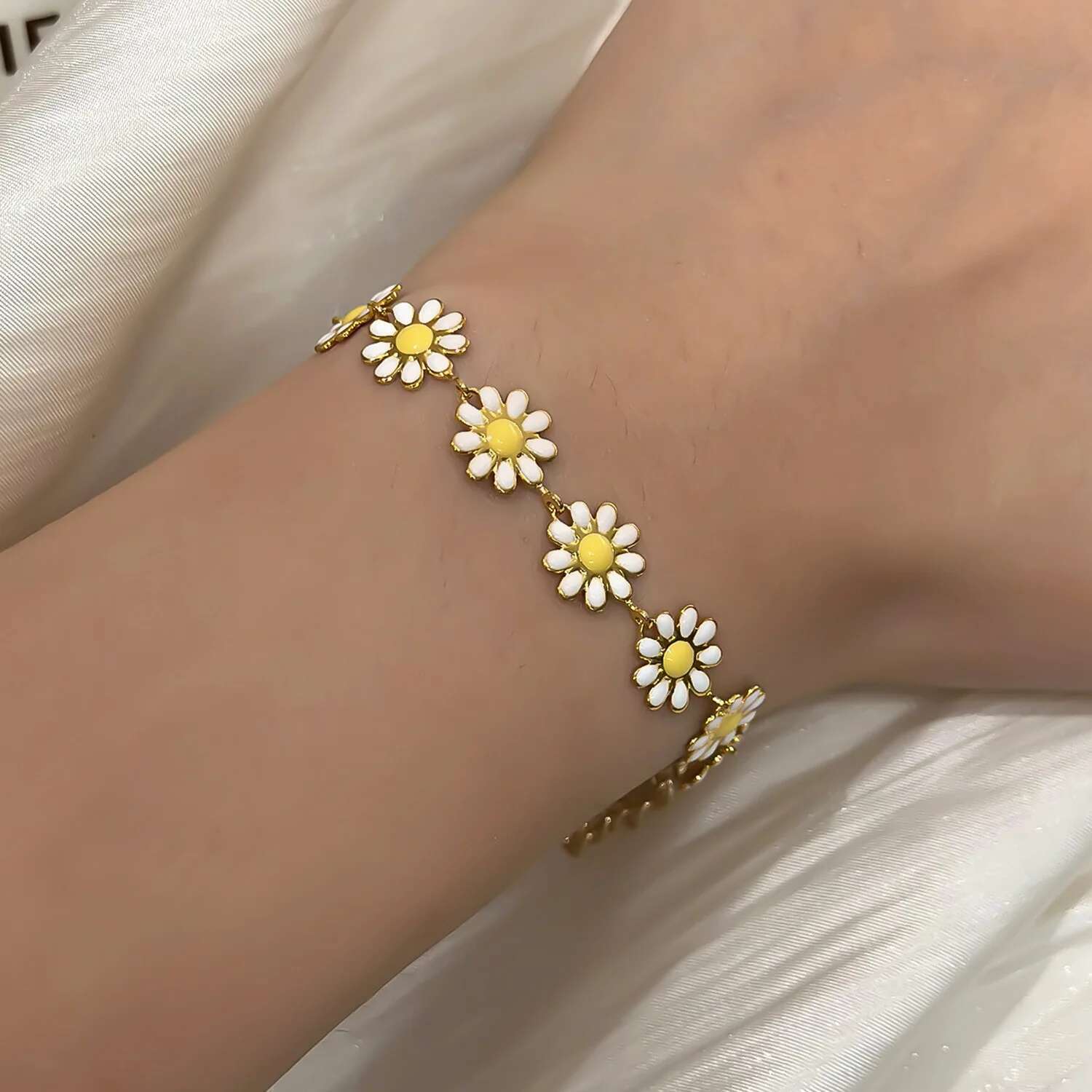 Sweet Daisy wer Fashion Personality Minimalist Aesthetic wers Charm Bracelet For Women Wedding Party Jewelry Gift