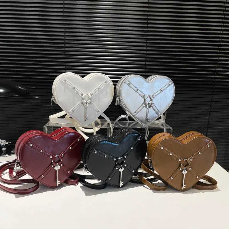 Shoulder Bag Heart shaped Wallet Handbag Red PU Leather Gothic Handbag Fashion Womens Cross Body Bag Z250303