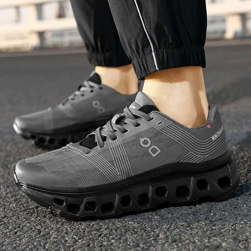 Trendy and Comfortable Casual Sports Shoes: Fa shionable Soft-Sole W alking Footwear