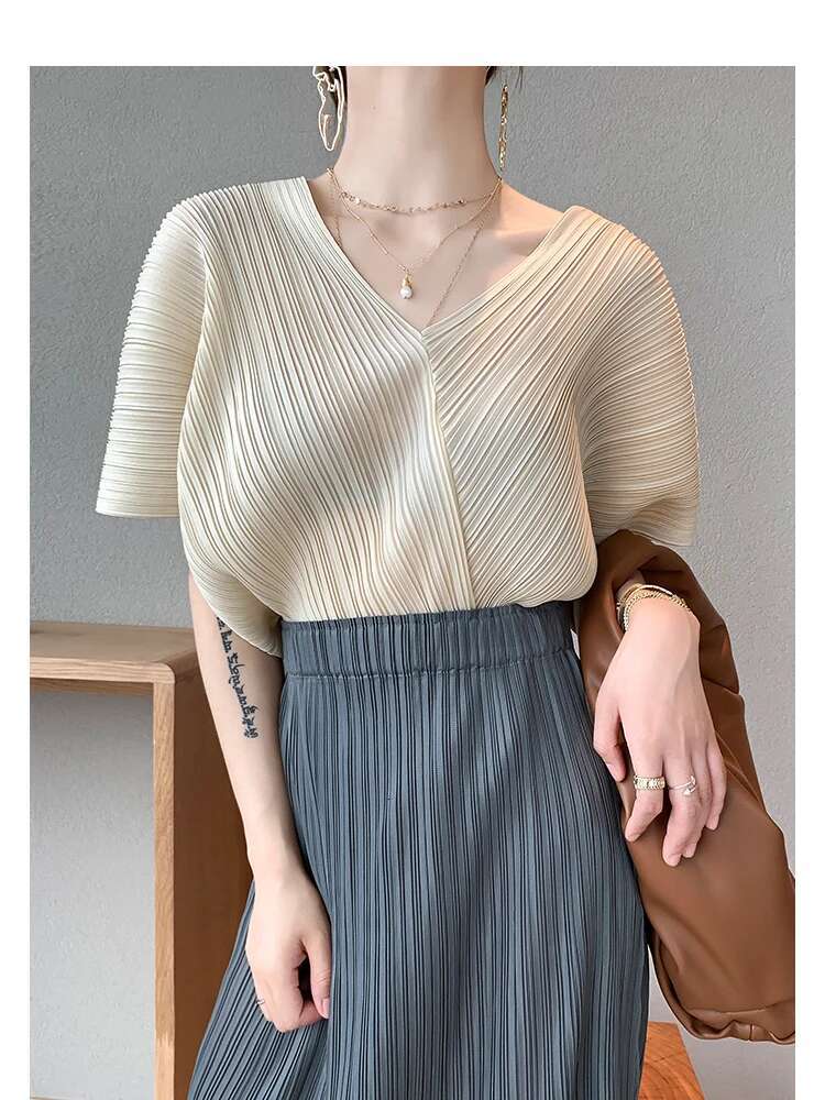 Miyake Pleated Designer Clothes 2022 New Summer Korean High Fashion Women V-Neck Chiffon T-Shirt Bat Sleeve Tops