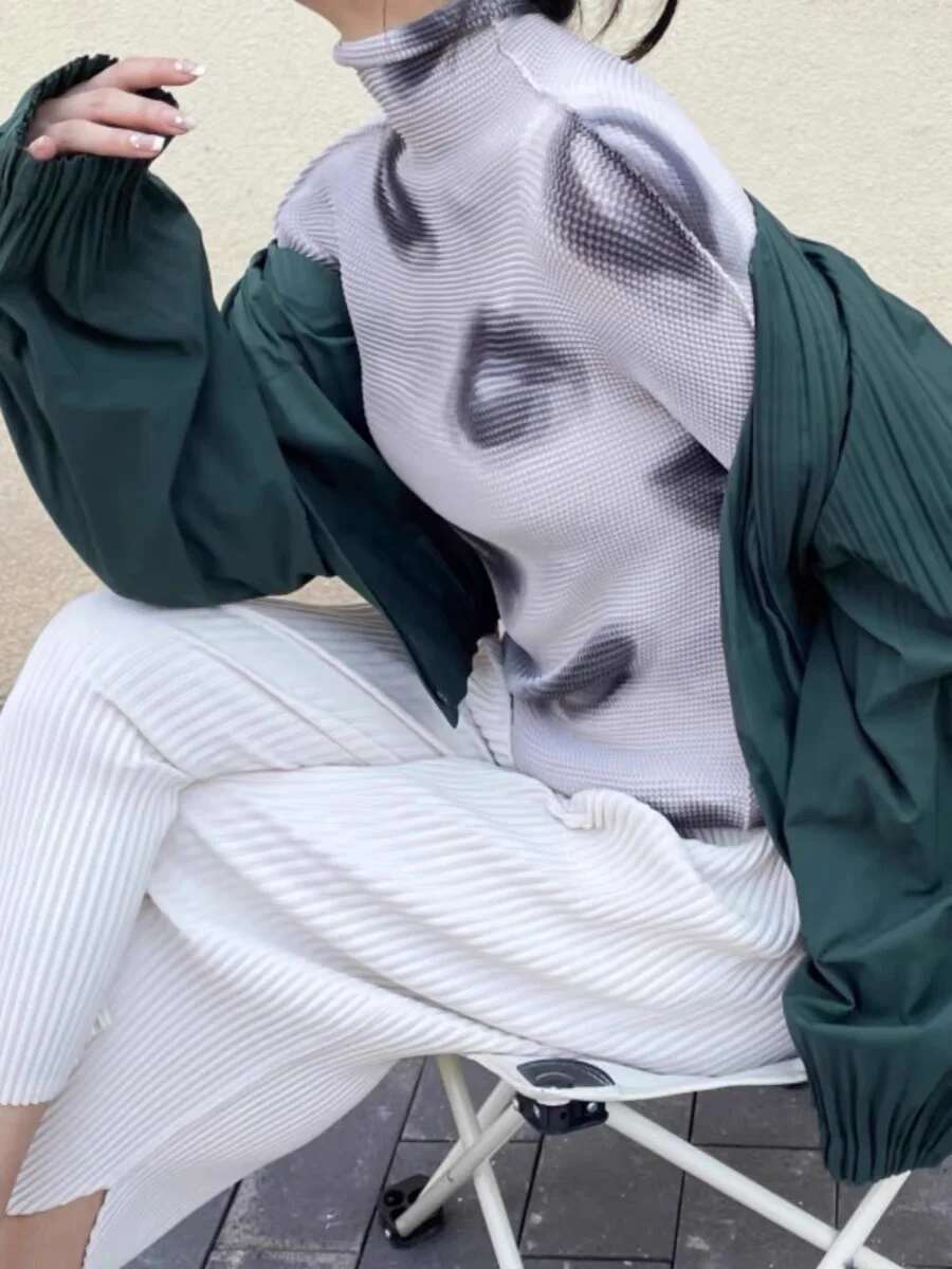 Miyake Pleated Sexy Lip Print High Neck T-Shirt Women 2024 Summer New Short Long Sleeve Jumper Designer Fashion Top