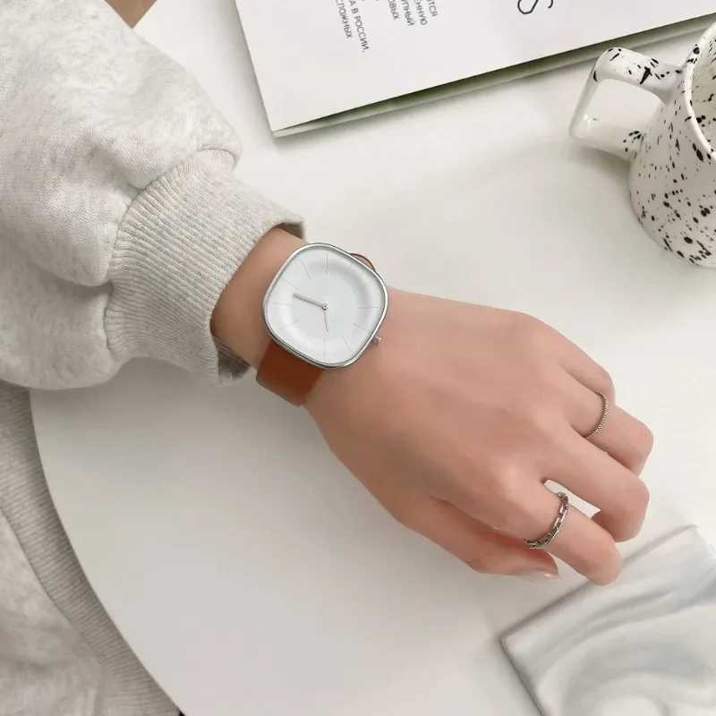 Fashion Soft Sile Str Quartz Wristes for Women Ladies rs Miler Mens Watch Black White CoupleXJ250304