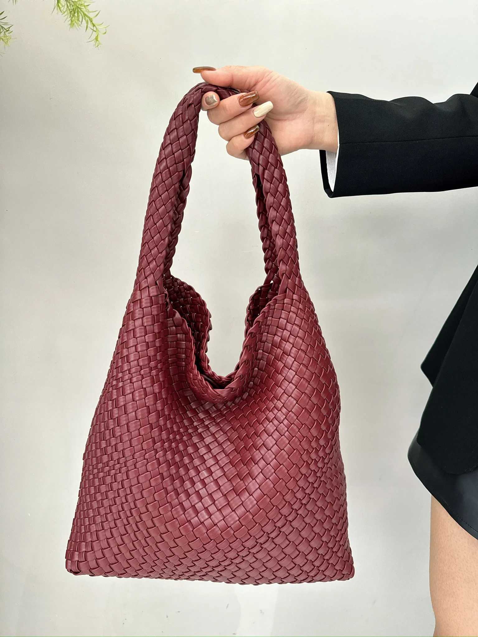 Ladies hand bag Womens fashion bags 2024 Fall and winter Explosive Models Encore red PU Hand-woven shoulder bag for women Z250303
