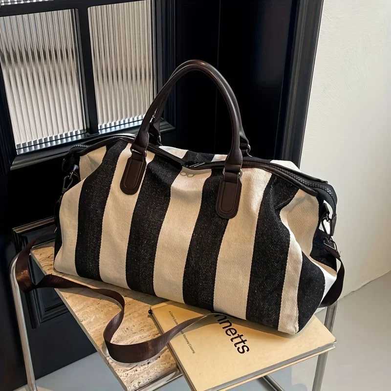 1pcs Stylish Striped Large Capacity Travel Bag Vintage Inspired Oxford Shoulder Bag and Crossbody Bag for Women Zipper Closure Y250304