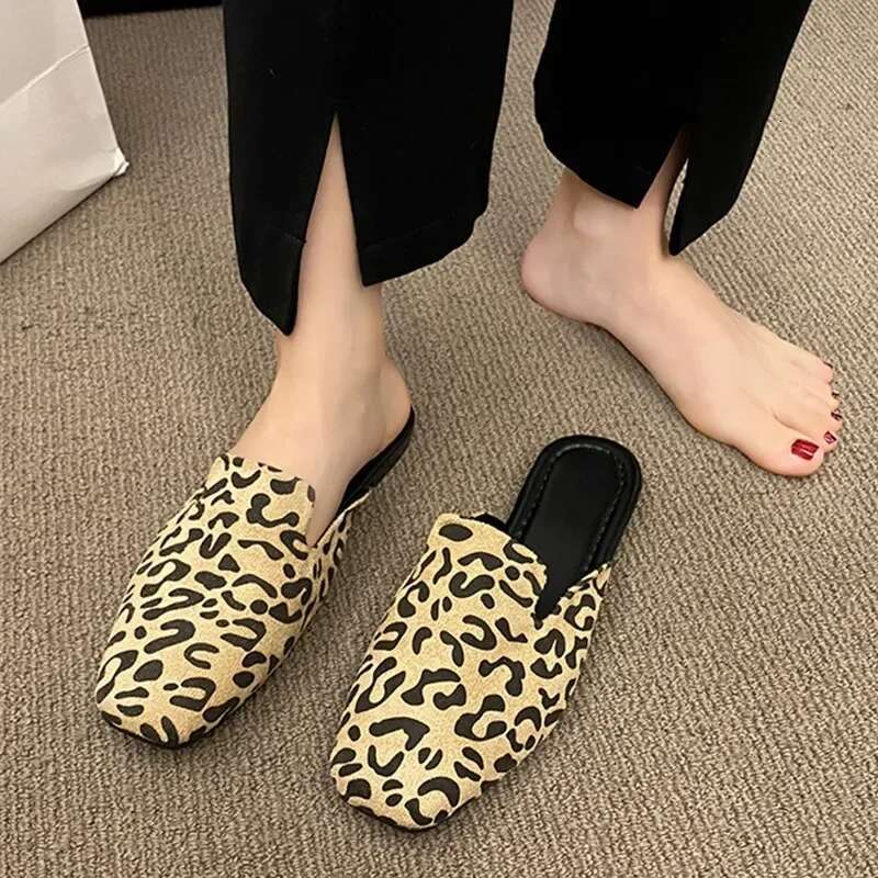 Women Flats Leopard Mules Shoes Spring 2025 Fad Sgback Slippers Designer New Flip ps Ladies Casual Walking atos Mujer