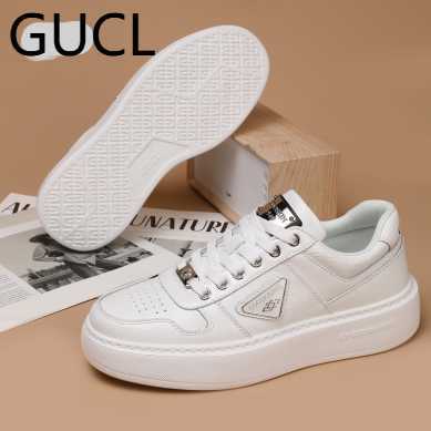 Light steps, a fashionable and versatile choice.